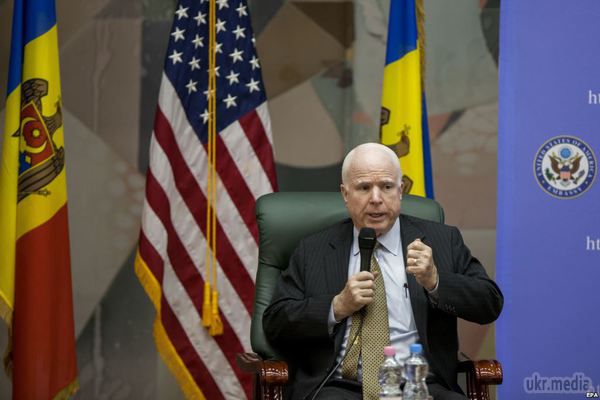 Угода про припинення вогню фактично померло - Маккейн. Сенатор США Джон Маккейн заявив, що повідомлення про пересування російських військ і важкої техніки вглиб території України фактично «поховали» перемир'я на Донбасі. 