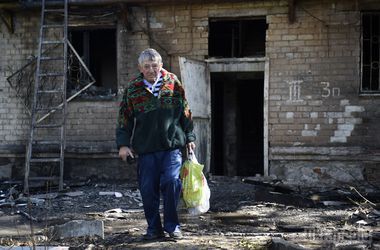 Донбас: вранці мир – ввечері гроші. Донбасу скасують соцвиплати, але переселенцям допоможуть з орендою житла