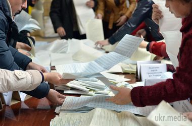 ЦВК не змогла визнати неможливим встановлення результатів в ОВК №30 у Дніпропетровській області. 10 членів ЦВК утрималися від голосування за постанову