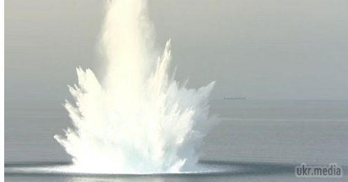 В морі поблизу Маріуполя прогримів потужний вибух. Жителі Приморського та Жовтневого районів Маріуполя повідомляють про потужний вибух, що прозвучало з боку моря близько 12 години дня. У будинках затремтіли вікна.