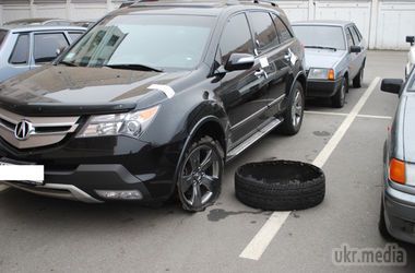 У Харкові зловили жителів Донецька, які викрадали елітні авто. За спільниками влаштували погоню
