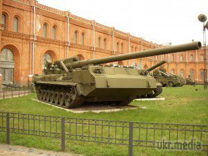 На озброєння сил АТО надійде артилерійський самохідний комплекс «Піон». Україна приступила до відновлення артилерійських самохідних комплексів 2С7 «Піон». Він представляє з себе пушку діаметром 203 мм, вага снаряда для установки складає 110 кг. 