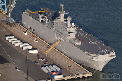 Міністр оборони Франції пояснив затримку з передачею «Містраля» Росії. Поставка універсального десантного корабля «Владивосток» типу «Містраль» повинна бути здійснена найближчим часом, однак її дата поки не визначена. 