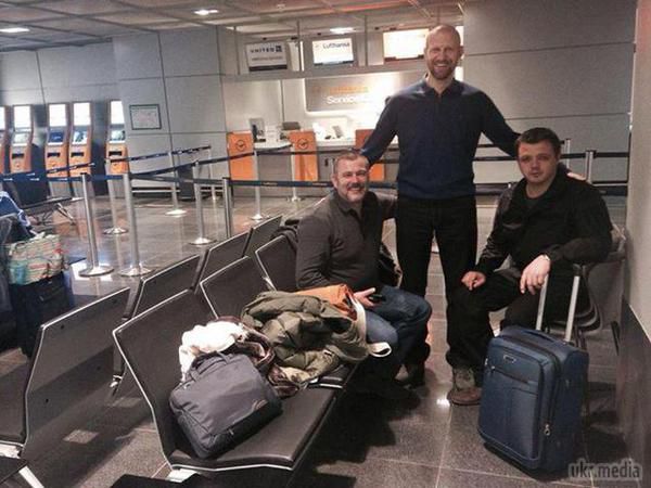 Комбати Семенченко, Береза і Тетерук прилетіли до Вашингтона для зустрічі з Маккейном. Візит в США командирів добровольчих батальйонів буде "короткий, але насичений".