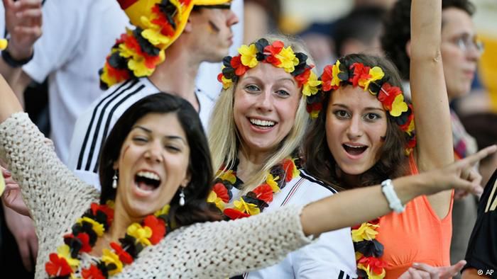 Німеччина потіснила США з першого місця у рейтингу найпопулярніших країн. Німеччина уперше за багато років випередила США за рейтингом популярності. Імідж Росії за кордоном погіршився найбільше, повідомляють автори дослідження.