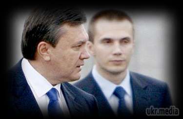 Син Януковича Саша "Стоматолог" працює в Росії. Син Віктора Януковича Олександр живе в Росії і працює у своїй фірмі, яку відкрив у Санкт-Петербурзі.