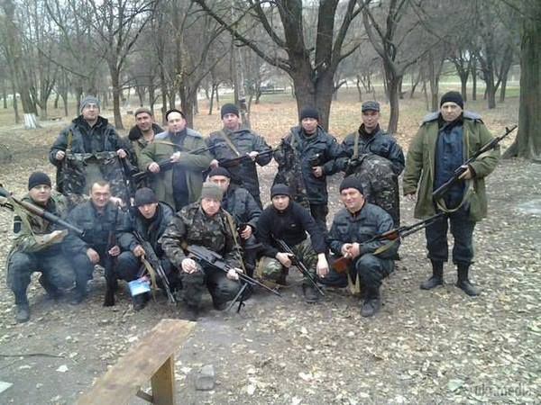 Бійцям на передову привезли теплі светри і бушлати. Волонтери громадської ініціативи «Допоможи фронту» передали військовослужбовцям ВЧ 2036 теплі светри і бушлати. 