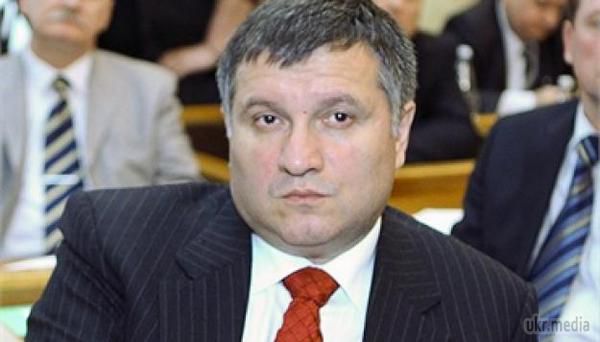 Аваков висловився з приводу бійки біля адміністрації президента. Міністр МВС Арсен Аваков назвав провокацією  конфлікт біля адміністрації президента у Києві, коментуючи бійку за участю активістів і силовиків.
