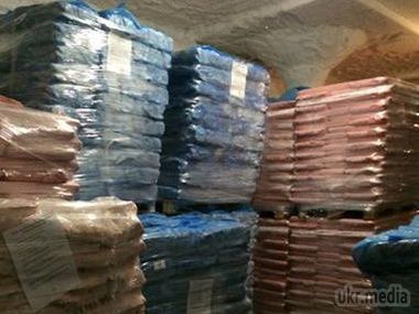 СБУ перекрила канал контрабандних поставок м'яса в Росію через Україну. М'ясні продукти європейського виробництва видавали за українські і перевозили в Росію через зону АТО, заявили в СБУ.
