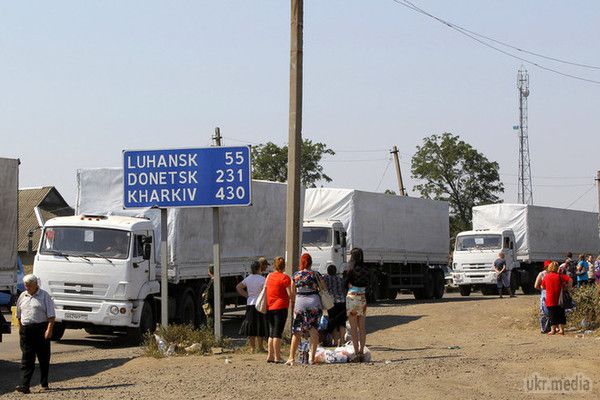 Російський "гумконвой" розвантажився в Макіївці. Розвантаження вантажівок російського "гуманітарного конвою" почалася в Макіївці.
