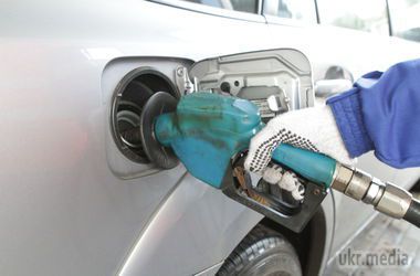 Ціни на бензин 17 листопада: подорожчання триває. Локальні оператори "підтягують" вартість палива вверх