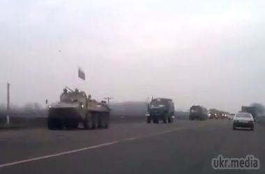 На Донбас рухаються танки і БТРи під російськими прапорами (відео). Силовики зафіксували переміщення російських військ