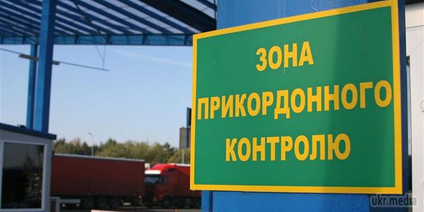 На кордоні з Росією прикордонники виявили покришки до винищувачу. Учора прикордонники відділу «Сопич» Сумського загону під час перевірки прилеглої до кордону території виявили покришки військового літака МІГ-25. 