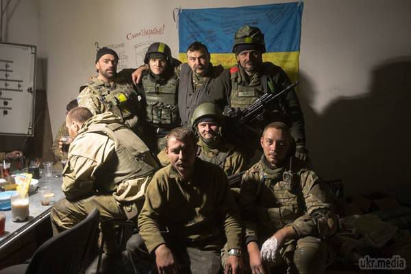 Кіборги підбили російський танк (відео). Кіборгами вже почали називати не тільки тих хто перебувати в Донецькому аеропорту, а просто всю нашу українську армію. 