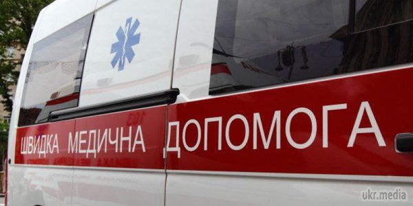 Двоє чоловіків і дівчина забили на смерть працівника міліції. Вночі на вулиці Сиховськой у Львові двоє чоловіків і дівчина забили на смерть 26-річного працівника ДАІ Львівської області.