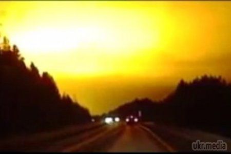 В Росії над Свердловською областю вибухнув метеорит. Вогненна куля, викликана шматком космічного сміття, який влетів у нашу атмосферу з космосу на високій швидкості.