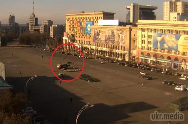 У Харкові почали встановлювати новорічну ялинку. Частина площі перекрили