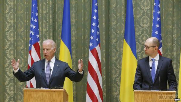 США допоможуть Україні захиститися від агресії РФ - Байден. Віце-президент США заявив, що американська сторона буде допомагати Україні на шляху зміцнення її безпеки.