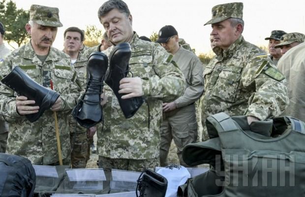 Армію України не встигли забезпечити зимовою формою. Міністерство оборони не встигло забезпечити солдатів збройних сил зимової формою одягу.