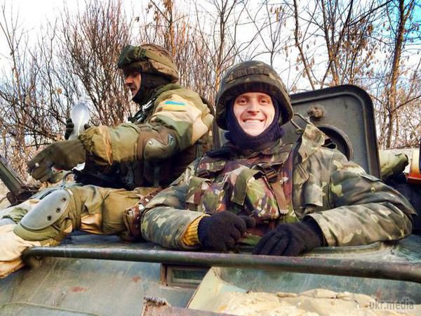 Тільки що з пекла.Ось вони - наші герої.  "Кіборги" провели ротацію в Донецькому аеропорту. ФОТОрепортаж.  95-та аеромобільна бригада, що захищає Донецький аеропорт,  провела ротацію.