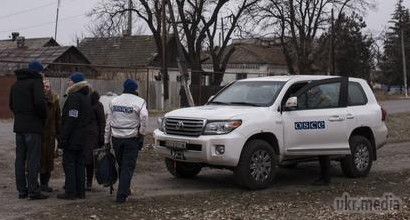 Місія ОБСЄ доставила гуманітарку в Трьохізбенку (фото). Вчора, 23 листопада, моніторингова місія ОБСЄ в Україні прибула в село Трьохізбенка Слов'яносербського району, яке знаходиться під постійними обстрілами. 