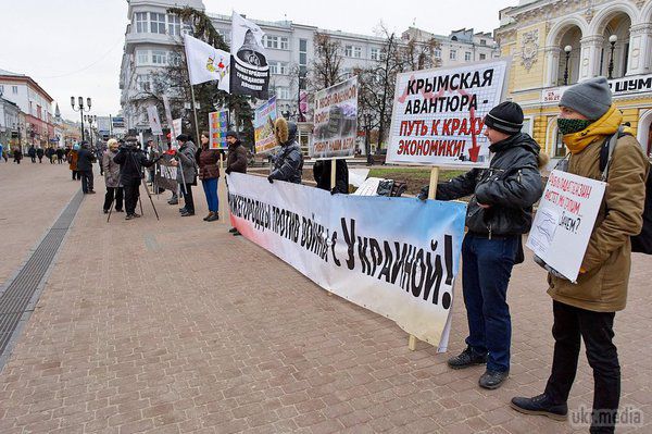 Росіяни вийшли на протест проти агресії Путіна. Жителі російського Нижнього Новгорода вийшли у неділю, 23 листопада, на протест проти агресії Росії в Україні.