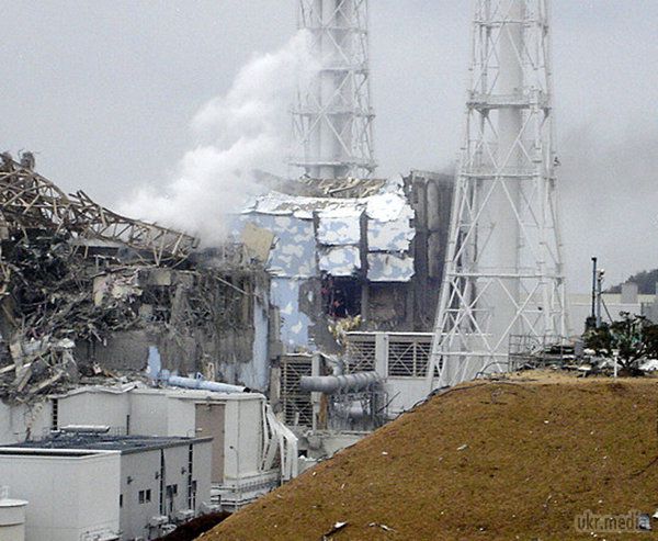 На Фукусімі-1 у Японії відключилася охолодження басейну з ядерним паливом. На аварійній АЕС "Фукусіма-1" з нез'ясованих причин сталася зупинка системи охолодження басейну з відпрацьованим ядерним паливом в другому енергоблоці, повідомив у четвер оператор станції компанія ТЕРСО.