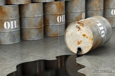 Нафта швидко дешевшає через рішення ОПЕК. Ціни на нафту продовжують знижуватися після різкого падіння в четвер, коли Організація країн-експортерів нафти ( ОПЕК ) вирішила не скорочувати видобуток. 
