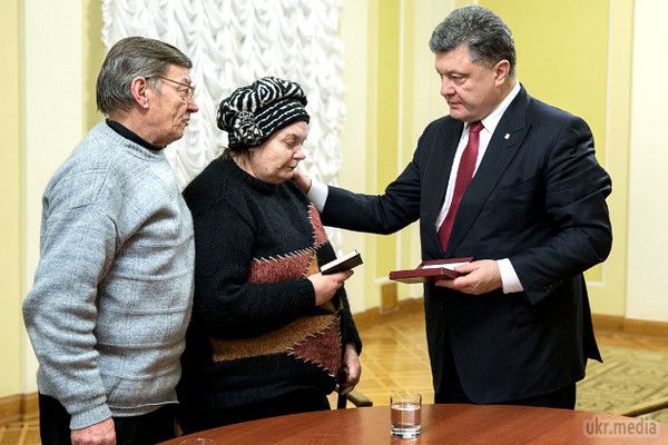 Білоруса в Україні посмертно нагородили орденом. Громадянин Білорусі Михайло Жизневский, героїчно загинув під час подій на київському "євромайдані", посмертно нагороджений Орденом......