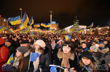 "Ніч пам'яті" - сьогодні відбудеться на Майдані. Ввечері, 29 листопада 2014, на Майдані Незалежності під Стелою відбудеться "Ніч пам'яті". Про це в Facebook повідомила активістка Евромайдана, співачка Руслана.