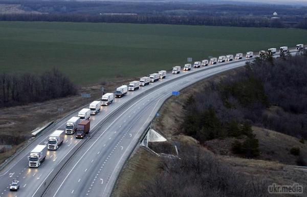 Гуманітарний конвой РФ вже в Україні. Всі вантажівки з гуманітарною допомогою для Донбасу перетнули російський кордон.