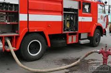 В Харкові горить п'ятиповерхівка. Люди не можуть покинути квартири через їдкий дим