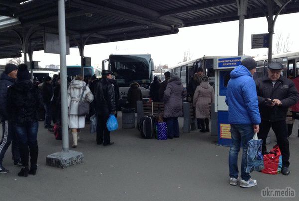 Донецьк перший день в блокаді. Донеччани відчули себе відірваними від світу.
