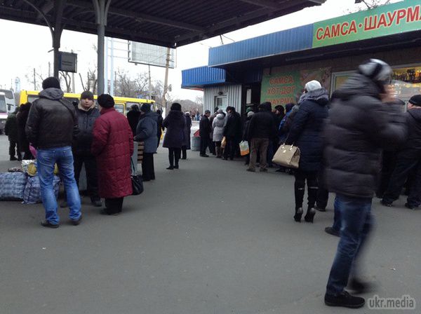Донецьк перший день в блокаді. Донеччани відчули себе відірваними від світу.