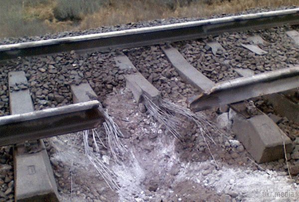 У Донецькій області на ділянці залізниці «Красноармійськ-Гродівка» стався вибух (карта). 6 грудня близько 6:00 на 393-му кілометрі ділянки залізниці «Красноармійськ-Гродівка» стався вибух. 