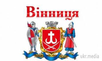 Губернатор Вінниччини готовий відновити законність і правопорядок всіма доступними методами. Голова Вінницької обласної державної адміністрації Анатолій Олійник вбачає в силової акції "озброєних бойовиків" "російську провокацію", вимагає звільнення ними приміщення ОДА та обласної ради і початку переговорів.