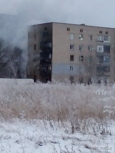 Первомайськ під обстрілом: є постраждалі (фото). Сьогодні, 6 грудня під обстріл потрапило місто Первомайськ. Як повідомляють місцеві жителі, близько полудня в місті лунали залпи, після чого, близько 12:45 Первомайськ піддався атаці. 