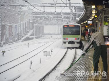 На Японію обрушився снігопад, чотири людини загинули. Внаслідок сильного снігопаду в центральній і західній Японії виникли проблеми з транспортним сполученням, деякі райони залишилися без електрики.