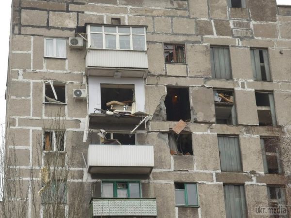 Біля Горлівки Донецька область триває запеклий бій. У районі міста Горлівка йде запеклий бій, люди змушені ховатися в підвалах. Таке відчуття, що снаряди падають прямо за вікном.