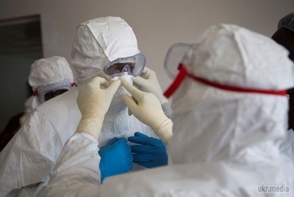 У Києві госпіталізували чоловіка з підозрою на Ебола. З'явилася інформація, що у понеділок в аеропорту Бориспіль з борту літака був знятий чоловік, у якого запідозрили захворювання геморагічної лихоманкою Ебола. 