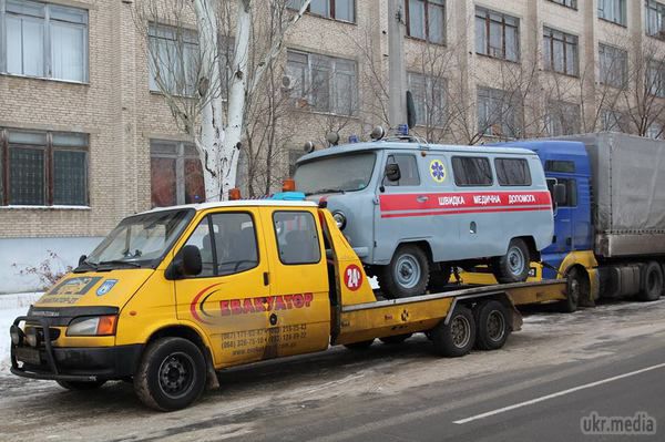 У Луганську область приїхала гуманиатарна допомога з Житомира (фото). У Луганську область з Житомира виїхали дві вантажівки з продовольчими товарами і будматеріалами. 