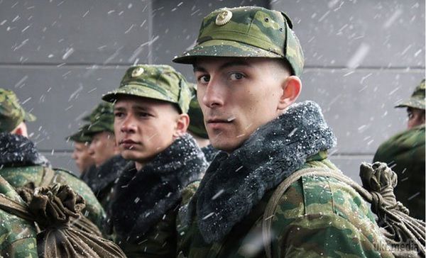 Російські офіцери запасаються довідками про участь у війні на Донбасі . Офіцери РФ, які воюють на Донбасі на стороні терористів, під час ротації вимагають безпосереднього командування довідку про участь у бойових діях на території України.