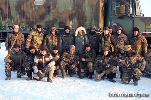 «Грозові ворота» Національної гвардії (фоторепортаж). Позиції Другого батальйону Національної гвардії України, які самі бійці назвали «Грозові ворота», знаходяться недалеко від одного з сіл Луганської області. На позиції ми прибули рано вранці на армійському Кразі.