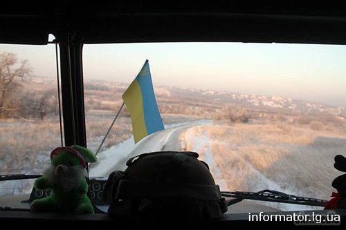 «Грозові ворота» Національної гвардії (фоторепортаж). Позиції Другого батальйону Національної гвардії України, які самі бійці назвали «Грозові ворота», знаходяться недалеко від одного з сіл Луганської області. На позиції ми прибули рано вранці на армійському Кразі.