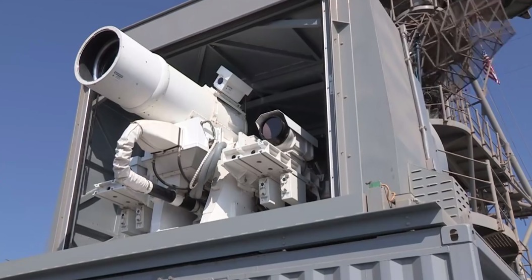 Флот США показав новітню лазерну гармату LaWS в дії. Гармата коштує 40 мільйонів доларів.