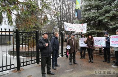 У Кривому Розі пройшов черговий пікет (фото). За словами очевидців, пікети в місті проходять за одним сценарієм