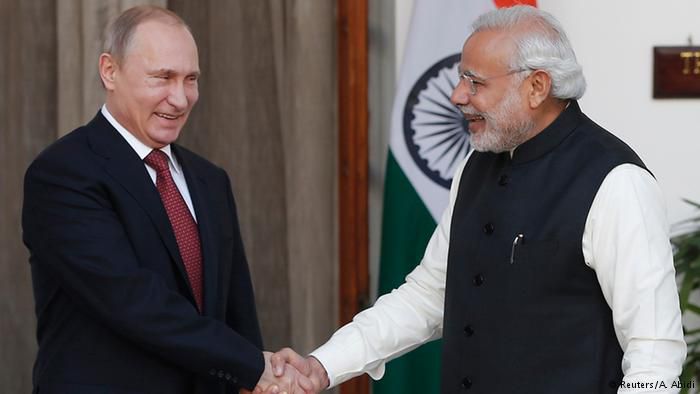 Коментар: Нова східна політика Кремля. Завдяки візиту до Індії російський президент прагне пом'якшити наслідки санкцій Заходу. Його переорієнтація на Схід має насторожити Захід, вважає Ґрехем Лукас.