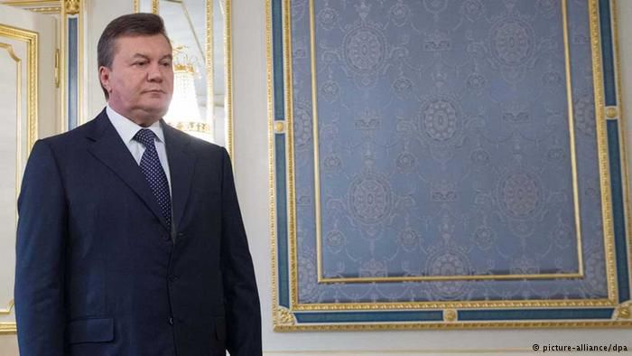 ЄС переглядає санкції щодо близько 20 соратників Януковича. З огляду на відсутність кримінальних проваджень стосовно деяких представників режиму Януковича в Україні Євросоюз може розморозити їхні активи.