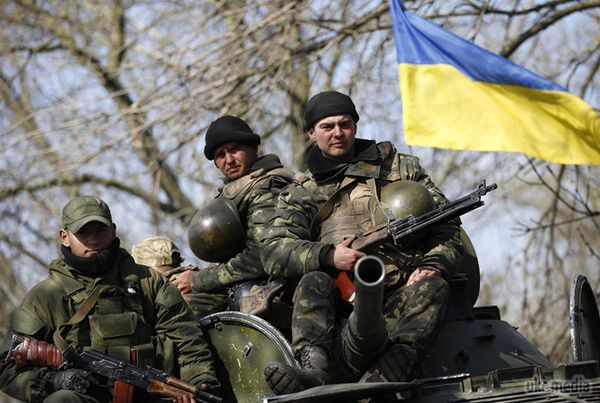 Українська армія розростеться до 250 тисяч осіб. Вже навесні ряди військ поповнять більш ніж 40 тисяч строковиків і майже 11 тисяч контрактників.