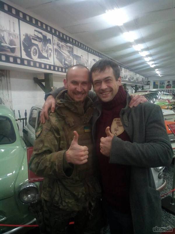 Російський актор Пашинін висловив своє захоплення українським бійцям. Російський актор Анатолій Пашинін, відомий по фільму «Грозові ворота», зустрівся з українським «кіборгом» Маршалом.